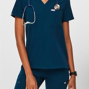 Figs scrub top